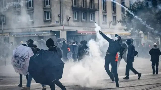 حين تشتعل الأرض اليابسة