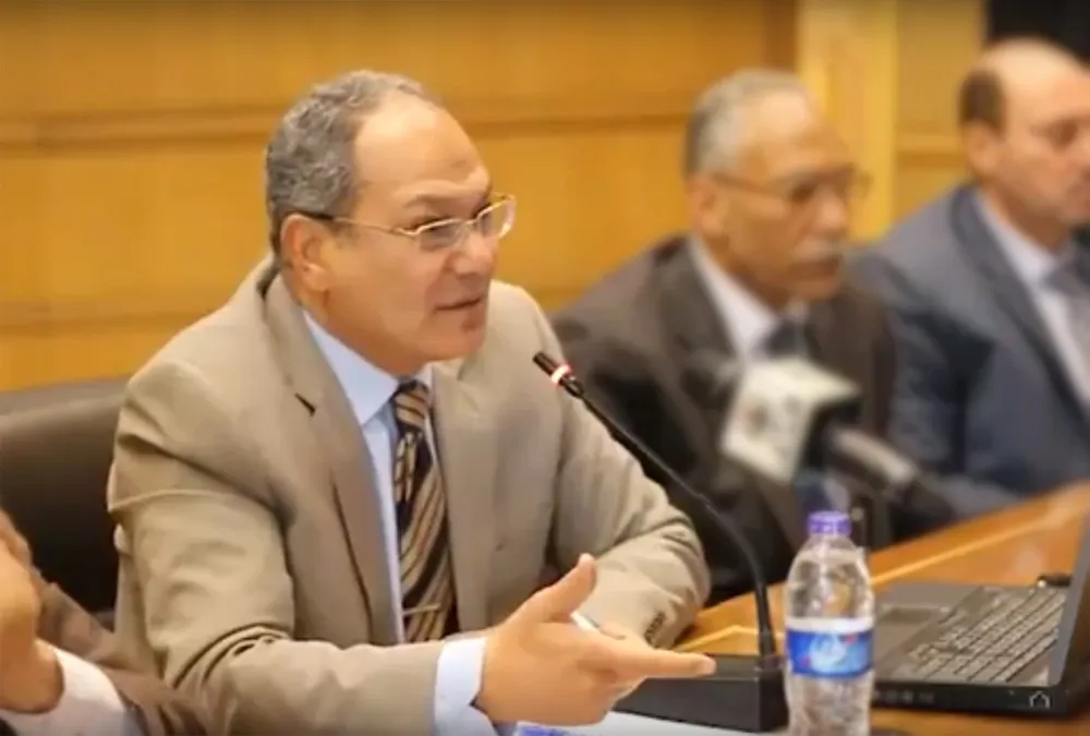 د بهاء حلمى يحاضر  المحامين بمعهد المحاماة- بعنوان علاقة المحامي بهيئات انفاذ القانون والسلوك المهنى الاخلاقي
